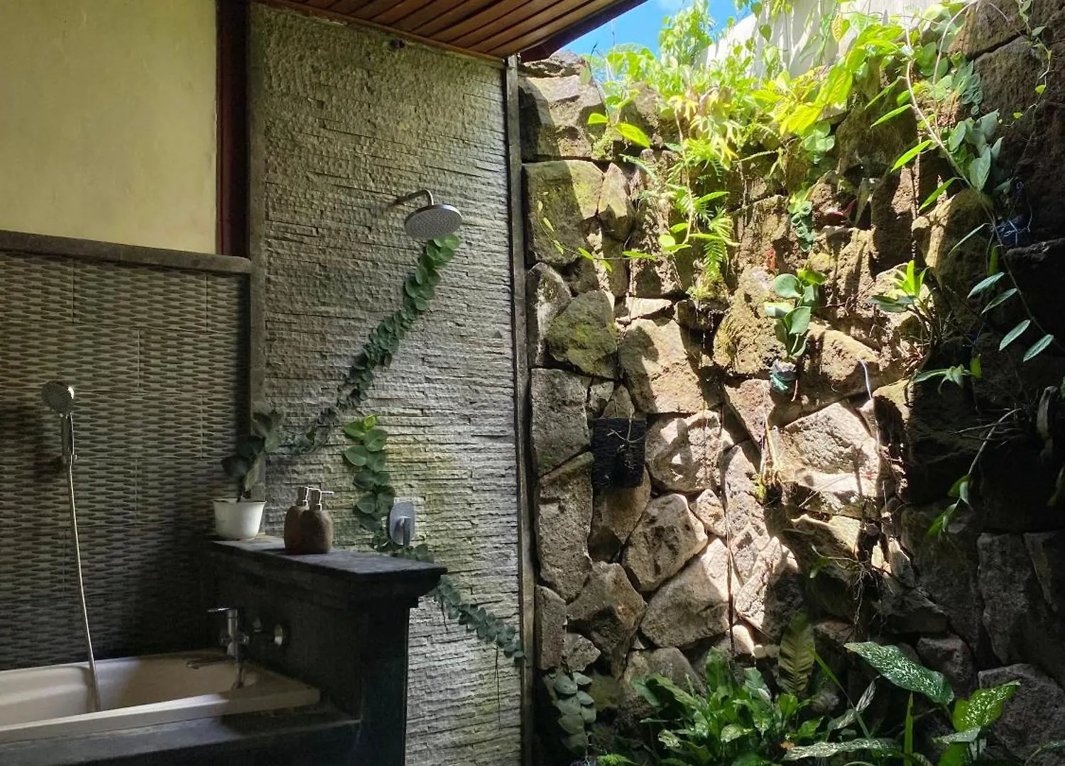 Apartment Widi'S House 2 Bedroom House With Jungle View Ubud  Indonesia